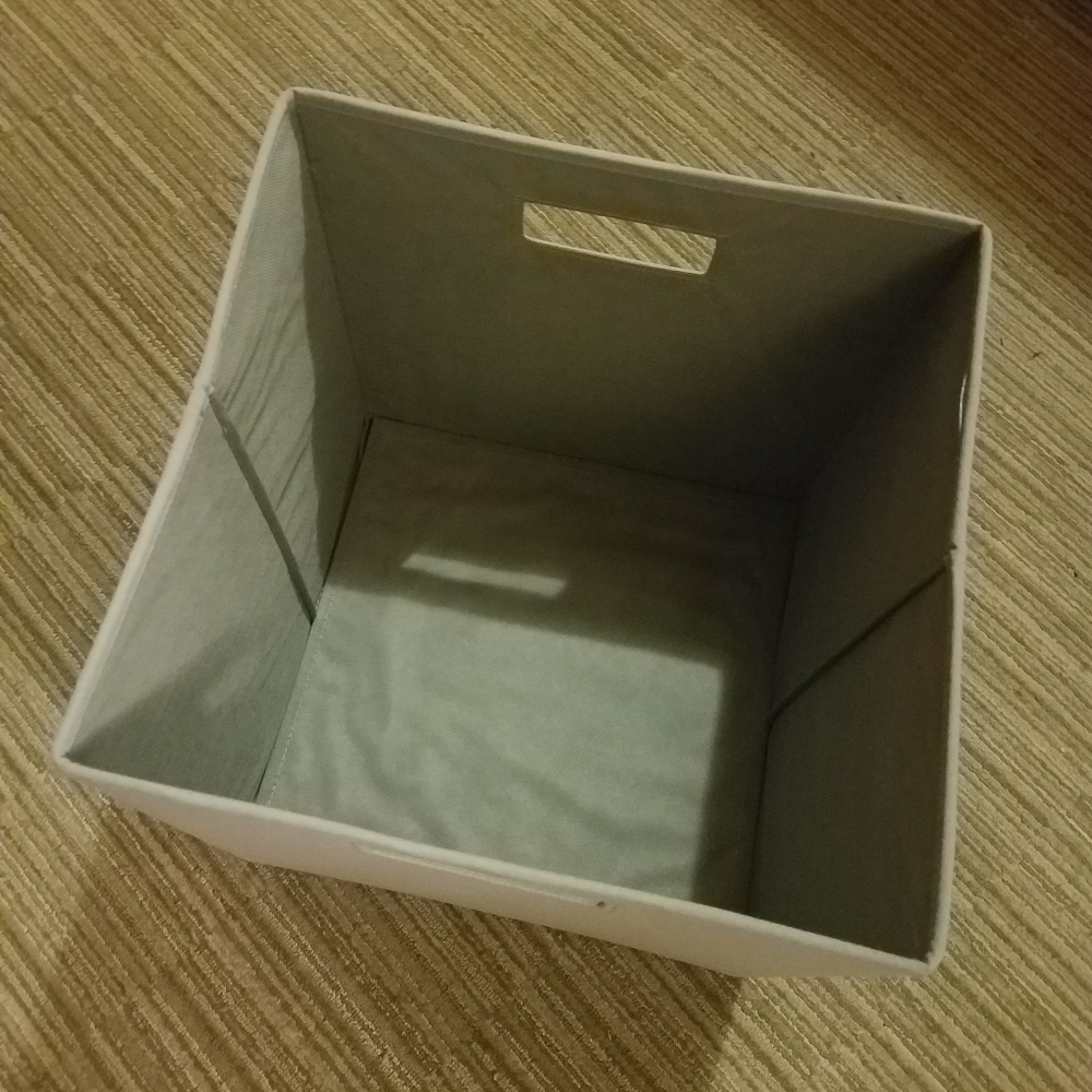 Foldable storage cube